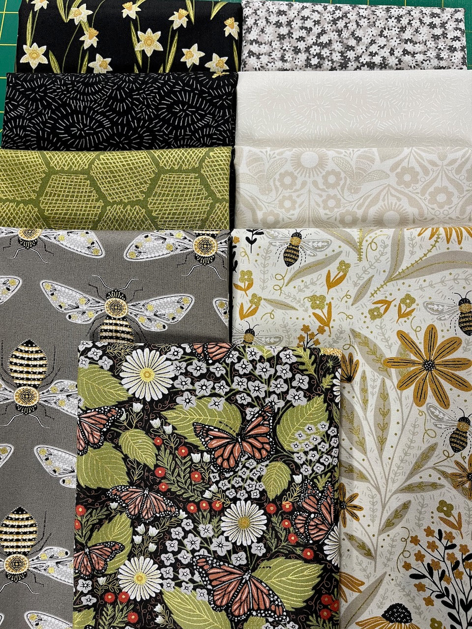 BEE GARDEN Black 9 fat quarters